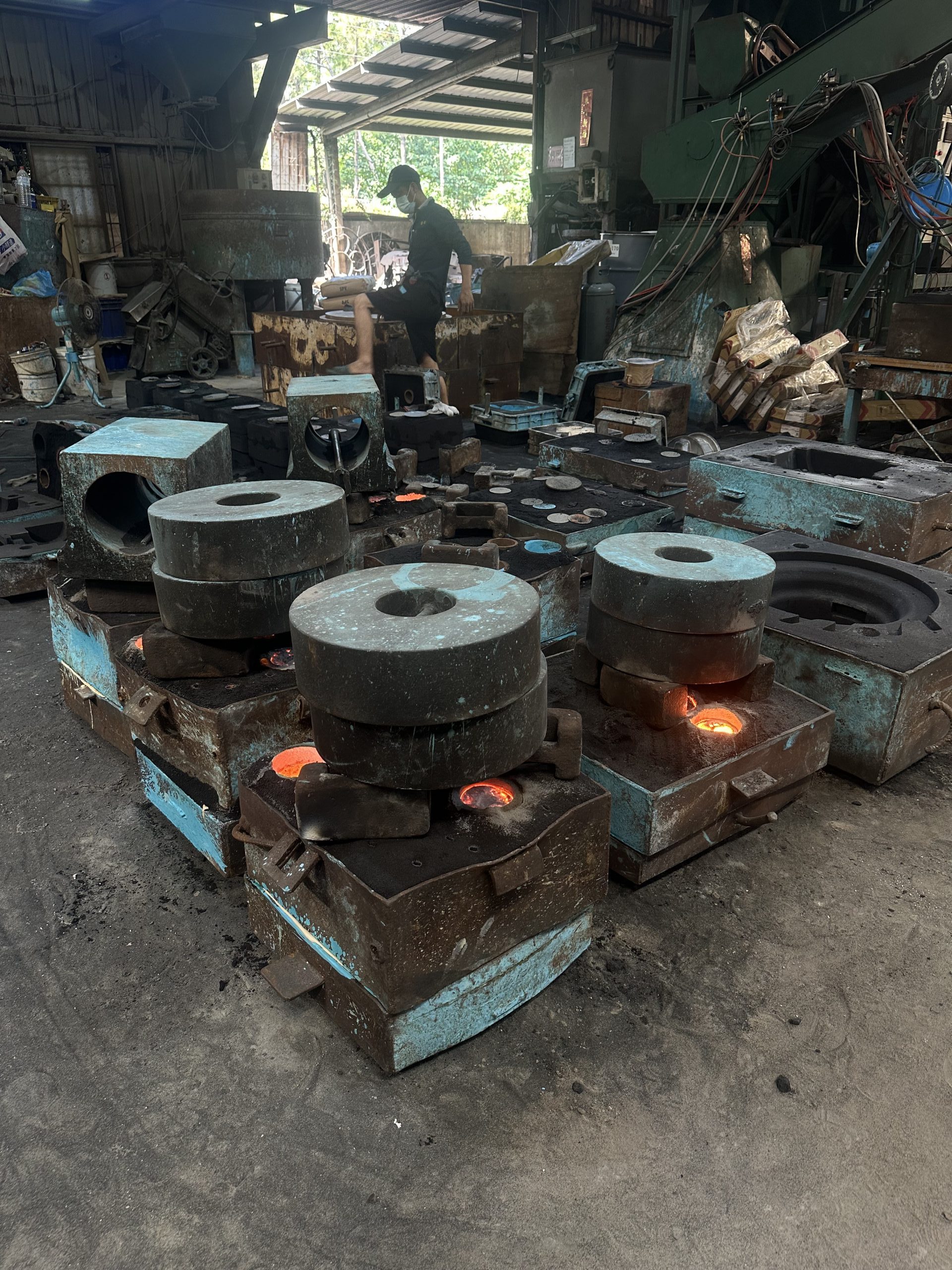 Equipment Mold Pouring